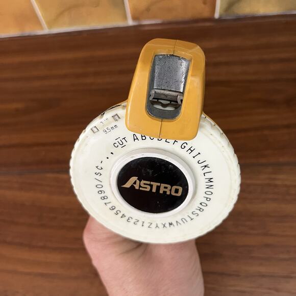 Vintage Astro Rotary Compact Hand-Held Label Maker Yellow - Picture 4 of 11